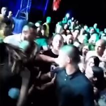 Obezbeđenje udarilo mladića na Rastinom nastupu