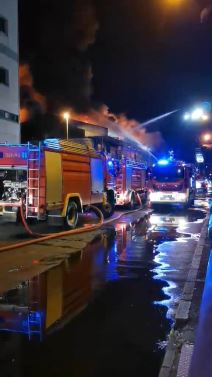 požar kineski trižni centar gašenje (2)