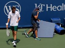 Danil Medvedev udario u kamermana pa šutirao kameru u polufinalu Sinsinatija