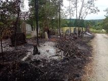zapaljeno groblje selo pored topole (3)