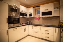 Gastarbajtersko selo kod Šapca, u kućama Luj Viton i Versaće