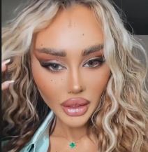 Ana Korać se ofarbala u plavo