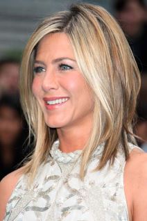 Dženifer Aniston (2)