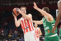 Operski pevač Nemanja Crnatović pevao u Areni na Crvena zvezda Žalgiris