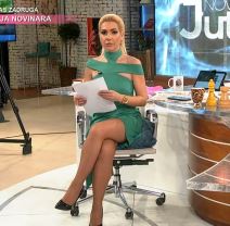 Jovana Jeremić u haljini sa šlicem 