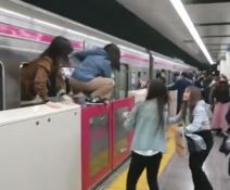 Tokijo nered u metrou 2