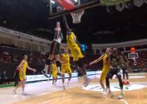 Mario Hezonja zakucavanje 5.jpg