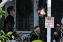 Kelvin klajn i mladi dečko (8).jpg