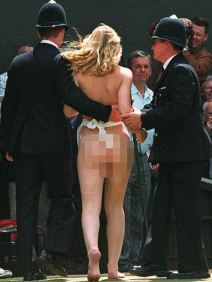 Gola devojka na finalu Vimbldona