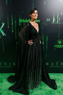 Carrie-Anne Moss (3).jpg