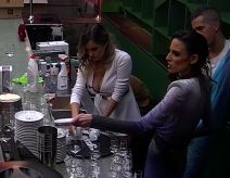 zgodna plavusa u baru4.png