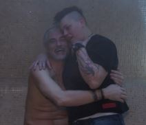 Rijaliti Bar lezbo poljubac Sanje i Maje