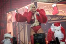 Jelena Karleuša, Nastup, Skupština, Crvena (4).jpeg