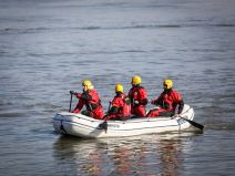 Zemunski kej, plivanje za časni krst (2).jpeg