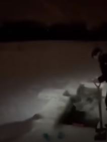 Ruskinja skače u ledenu vodu  (3).jpg