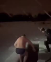 Ruskinja skače u ledenu vodu  (4).jpg