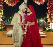 Prijanka Čopra sa mužem.jpg