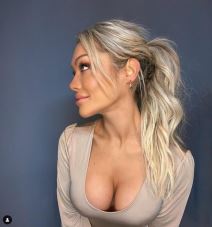 Zgodnu mamu kritikuju zbog oblačenja