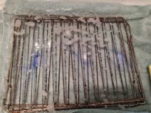 Čišćenje rešetke iz rerne bez ribanja