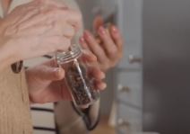 karanfilic u teglici