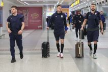 Fudbalska reprezentacija Srbije Danska aerodrom (3).jpg