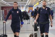 Fudbalska reprezentacija Srbije Danska aerodrom (4).jpg