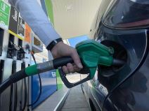 gorivo-benzinska-pumpa-točenje-goriva-kurir-zorana-jevtic- (6).jpg