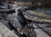 Volodimir Zelenski posetio razorenu Buču  (2).jpg