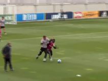 Dušan Vlahović duel sa saigračem