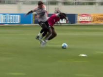 Dušan Vlahović duel sa saigračem