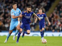 Navijač sa albanskom zastavom prekinuo meč Real Siti