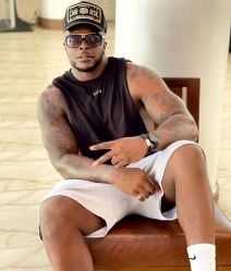 Adebajo Akinfenva se vratio iz penzije