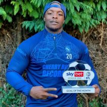 Adebajo Akinfenva se vratio iz penzije