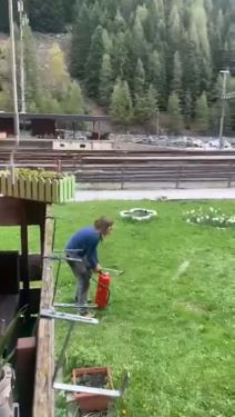 Švajcarac napao Bosanca u dvorištu zbog pečenja jagnjeta 