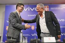 vivo izlazi na teren sa Fudbalskim savezom Srbije (2).JPG