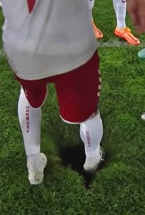 Rupa na fudbalskom terenu (5).jpg