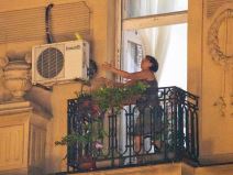 Novak Đoković bacio lopticu ljudima na terasu