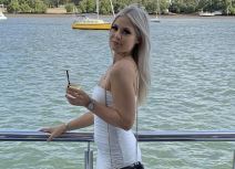 devojka koja je imala intimne odnose u hodniku suda.jpg