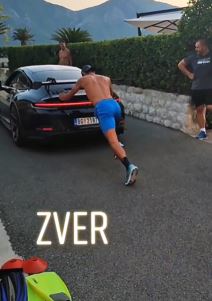 Djokovic gura Porse (5).jpg