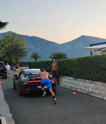 Djokovic gura Porse (1).jpg