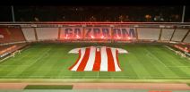 dres crvene zvezde na terenu marakane.jpg