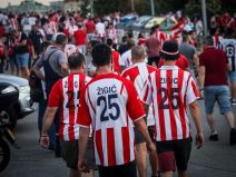 Crvena Zvezda, Navijači, Dresovi (3).jpg