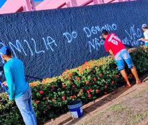 Covek sa puno zena (4).jpg