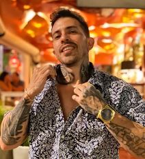 Covek sa puno zena (5).jpg