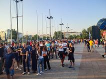 Već redovi pred Arenom, navijači čekaju da uđu (4).jpeg