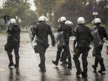 Policija, kiša, pljusak, Žandarmerija, kordon policije, policijska brigada