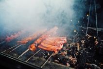 Grilovanje mesa u restoranu u Istanbulu.jpg