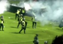 haos na stadionu u indoneziji 4.png