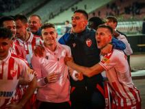 Crvena Zvezda kraj meča  (3).jpg