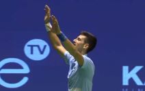 Novak Đoković baca reket  (4).jpg